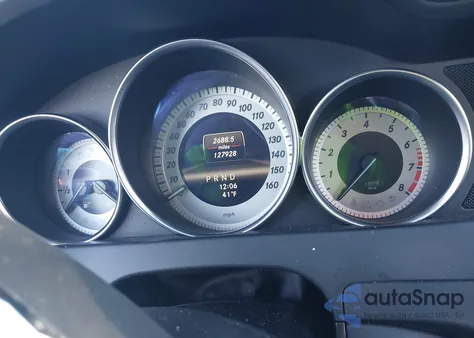 2013 Mercedes-Benz C 250 z USA, uszkodzony, nr VIN WDDGJ4HB7DG059784